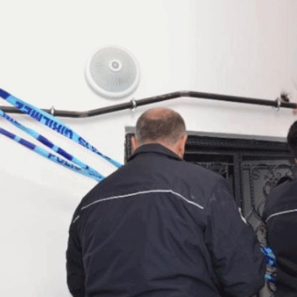 Üzerine asansör kabini düşen işçi öldü!